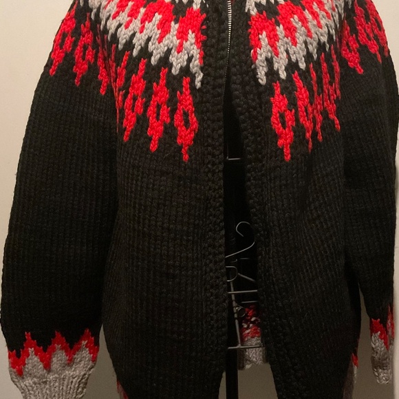 HANDKNITTED UNISEX ZIP UP SWEATER . SIZE LARGE knitter unknown new no tags - Picture 3 of 8